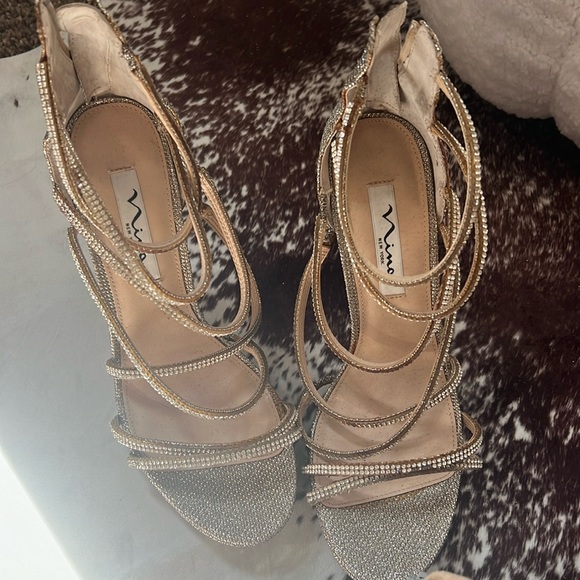 HIGH HEEL SPARKLE - Picture 1 of 3